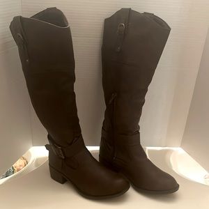 NWOT Buckled Brown Man Made Upper 17 Inch Boots